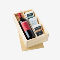 Gift box with bottle of port and 3 cheese wedges