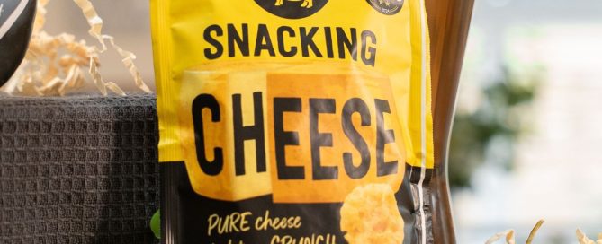 Snacking cheese by serious pig